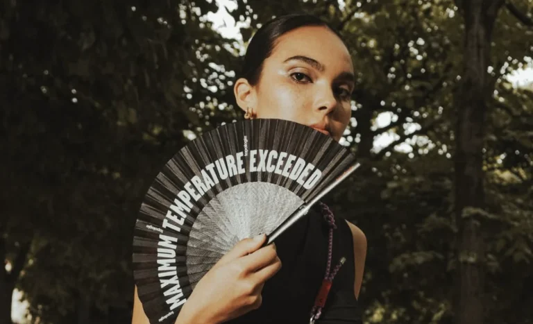 Modni dodatek, ki smo ga podarili gostjam na Etiketa Garden Partyju, je nepričakovano postal eden največjih poletnih trendov